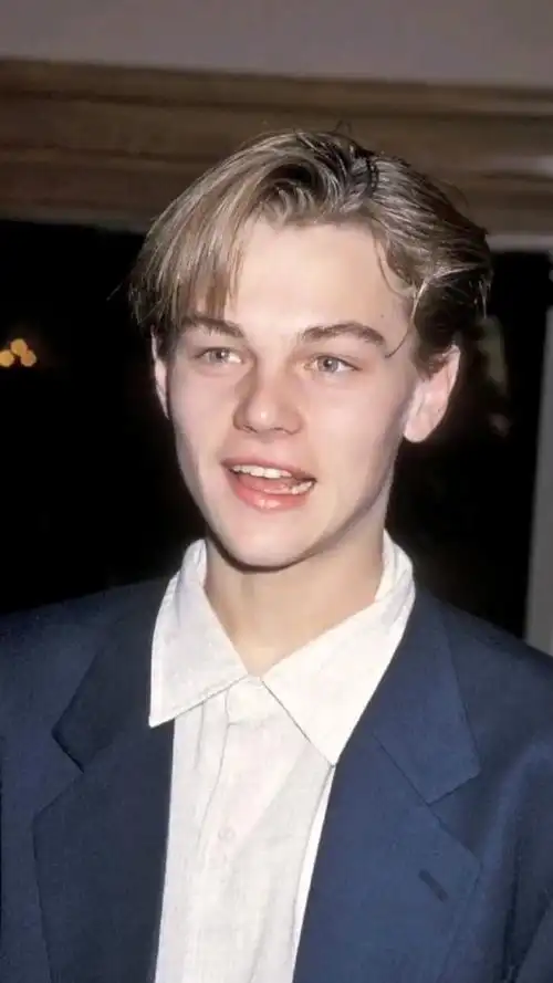 小李子年轻时真是惊为天人啊.为啥你要去玩水枪