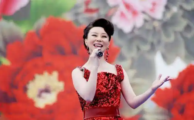 国内涌现了一大批优秀的民歌演唱家,这里面有李双江,女歌手,郁钧剑