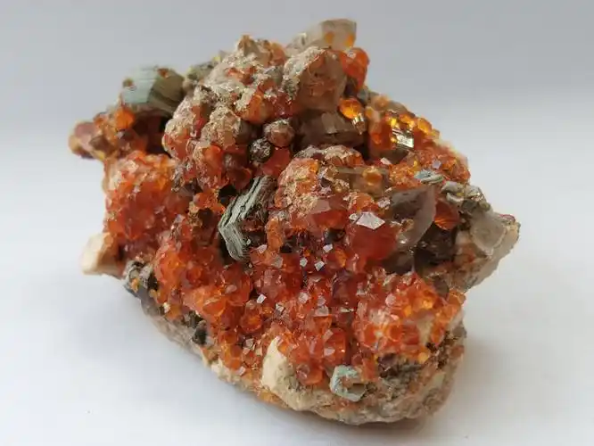 石榴石芬达石茶色水晶簇烟晶长石云母矿物标本晶体宝石原石原矿石