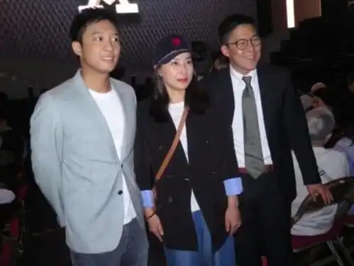 郭晶晶回娘家的照片曝光,再看看前任,终于知道霍启刚为什么要她