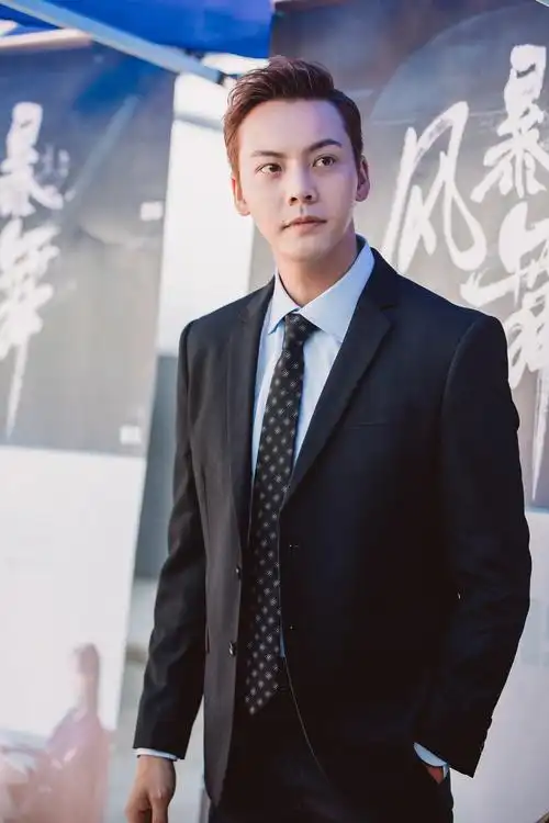 陈伟霆《风暴舞》杀青剧照曝光 粉丝:阿拉俊俊太帅了
