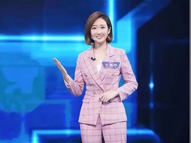 央视美女主持人王嘉宁29岁才选择嫁人真幸运事业爱情双丰收