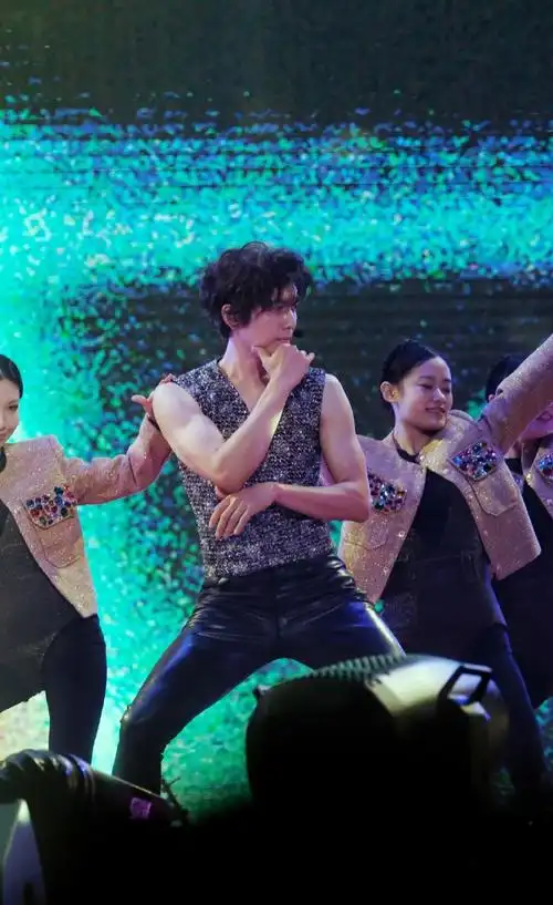 钟汉良手臂肌肉##这竟然是钟汉良的身材