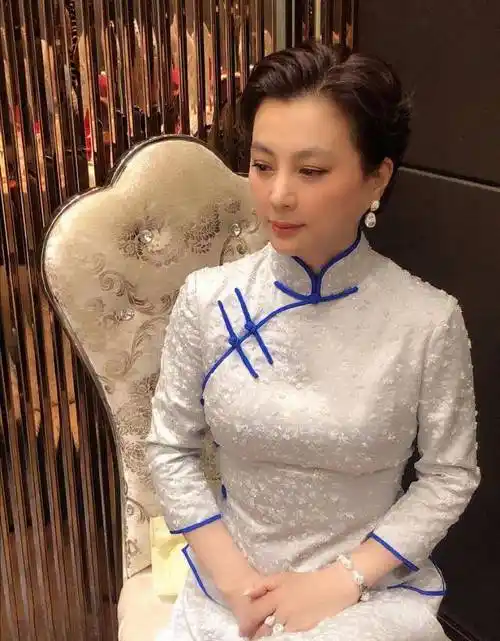 "甜歌皇后"李玲玉:因《天竺少女》爆红,今57岁仍时尚犹存_电视_玉兔