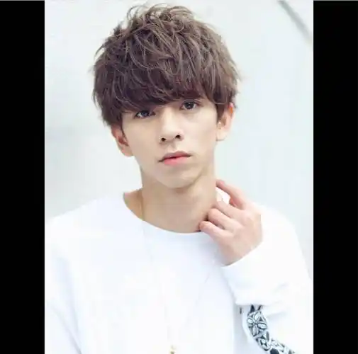 发型欣赏——2020时尚男士烫发