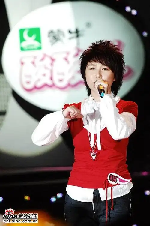 影音娱乐 音乐 2006超级女声专题 正文厉娜演唱手指胸口  点击此处