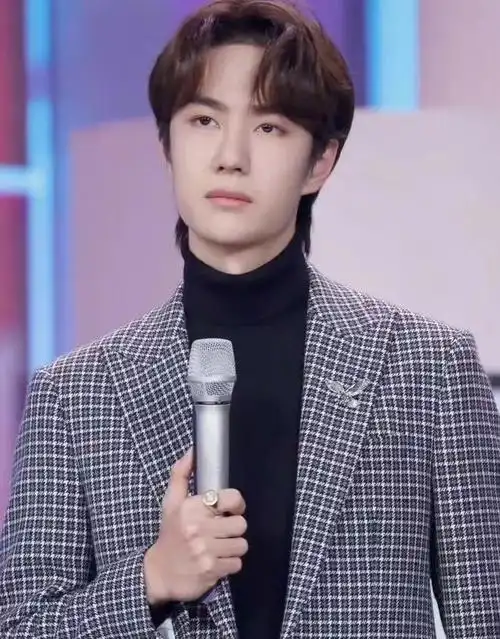 男明星最爱复古格子西装:白敬亭时尚感十足,王一博韩风小王子