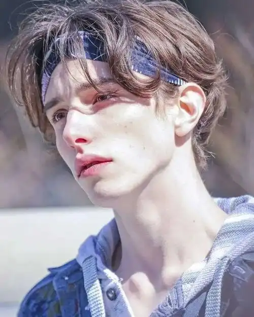 身高190cm?雕刻级别的五官?这些神颜男模也太绝了!_腾讯新闻