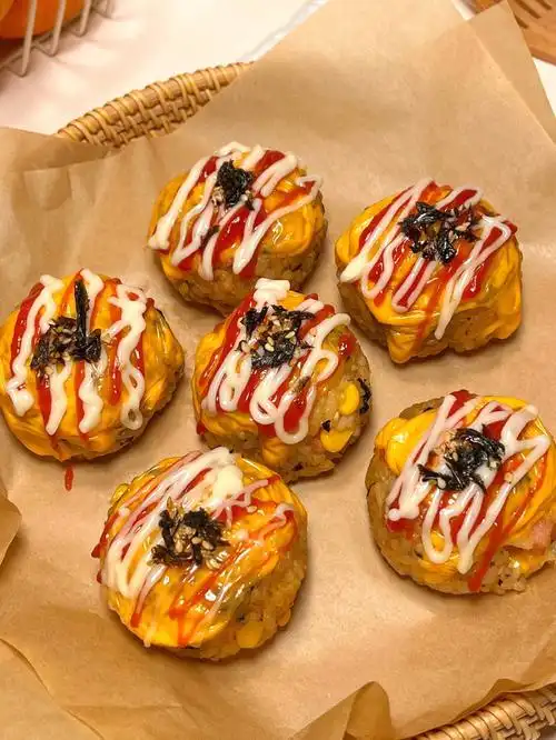 爆浆芝士香喷喷的芝士烤饭团