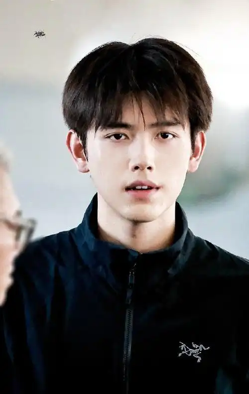 迪奥品牌大使陈飞宇##陈飞宇献鱼##陈飞宇