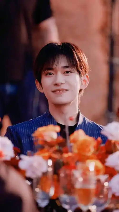 易烊千玺最新壁纸走一波