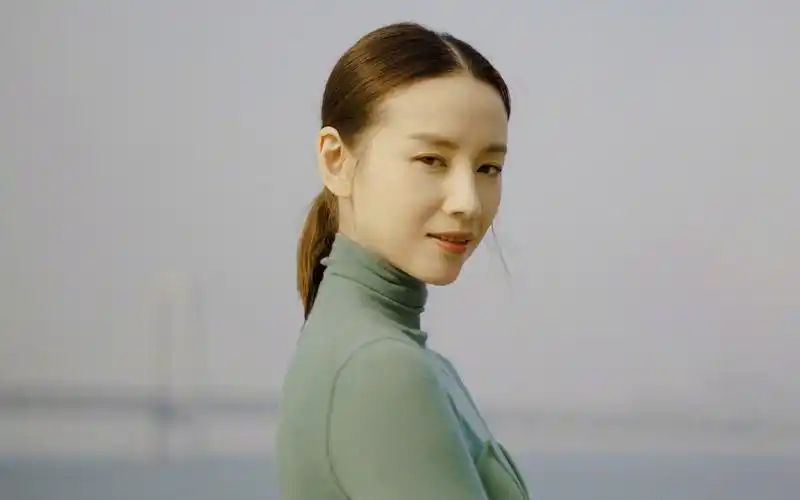 赵丽颖,刘亦菲,娜扎,当红女星侧颜比美,竟然都输给了她_哔哩哔哩 (゜