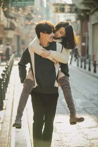 情侣自拍该如何摆造型?