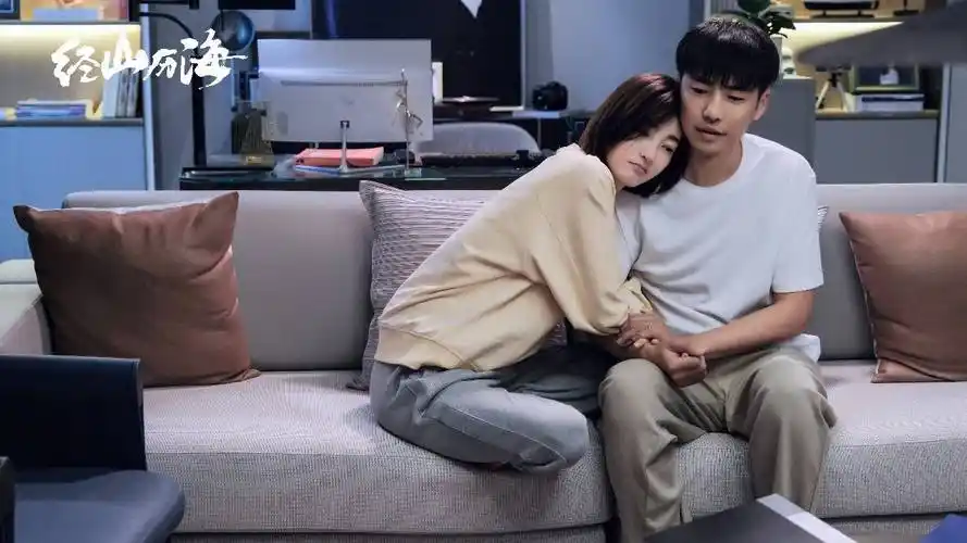 在电视剧《经山历海》中,邹廷威饰演的由浩亮是一位非常支持妻子