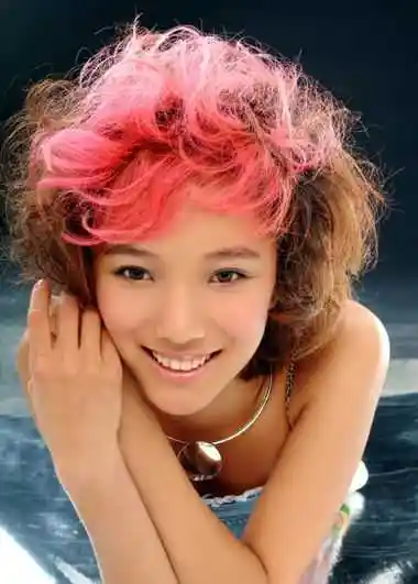 短发大脸女生烟花烫脸大短发烫发