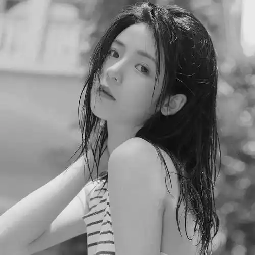 高冷范黑白女生头像 孤傲高清的黑白冷淡风女生头像图片_女生头像