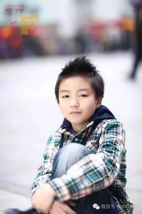 王俊凯小时候的照片,简直是冰火两重天
