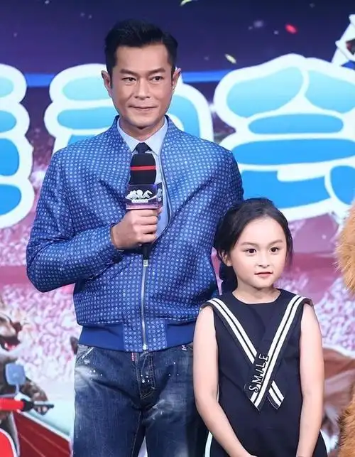 2岁时,刘楚恬便开始了她的演艺生涯,随后出演了多部知名大剧和大电影