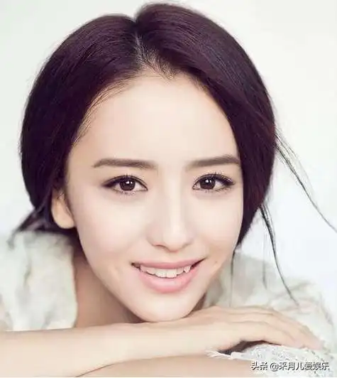 佟丽娅一笑倾城,她笑起来像初恋,你觉得谁有虎牙笑起来最好看?