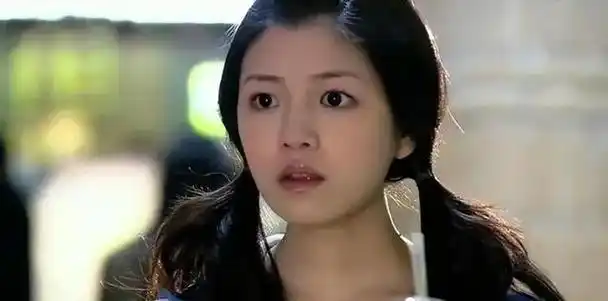 在推广新剧时,41岁的陈妍希看起来比36岁的高叶年轻,如果她还不被