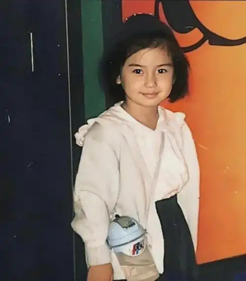 杨颖从小到大的照片,见证了容颜变化,属于女大十八变越变越难看