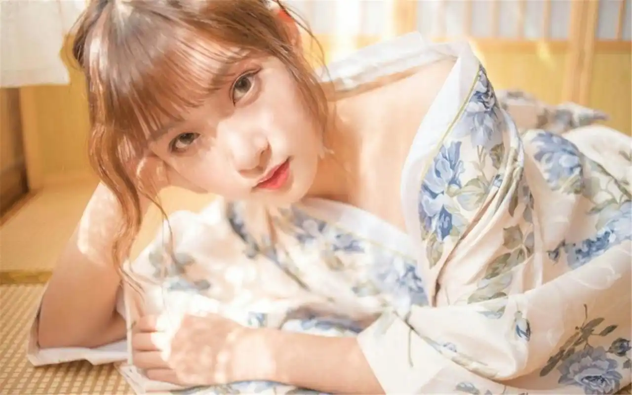 极品气质和服美女高清桌面壁纸