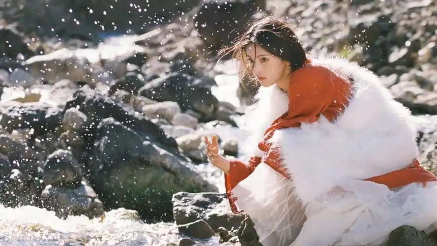 杨超越红衣雪山旅拍 电脑桌面图