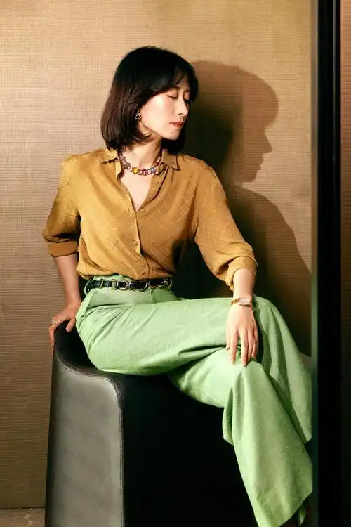 44岁刘敏涛身材保养太好黑t恤配阔腿裤休闲装依旧气场强大