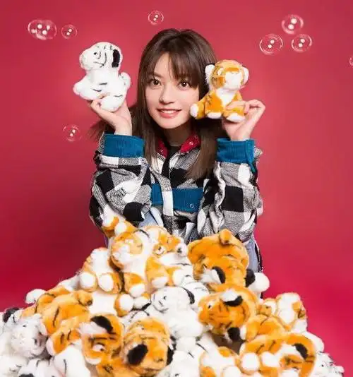 还珠20年再掀回忆杀赵薇苏有朋尔泰容嬷嬷罕见大重聚泪目