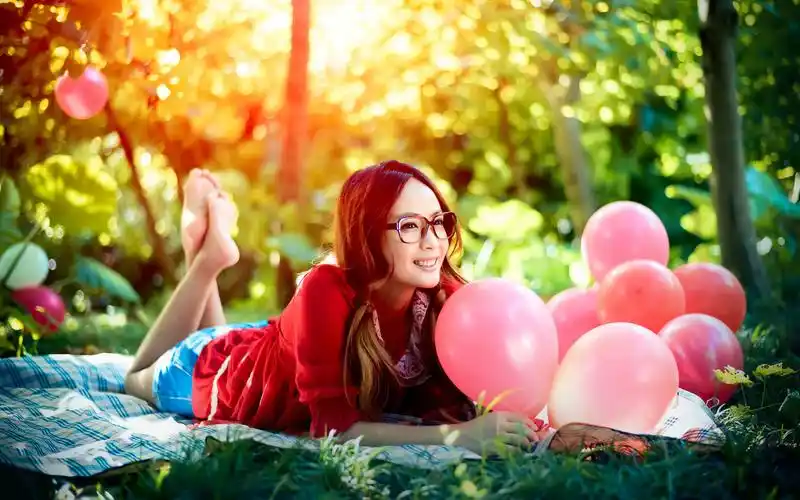 小清新气质美女黑框眼镜唯美意境写真桌面壁纸(二)