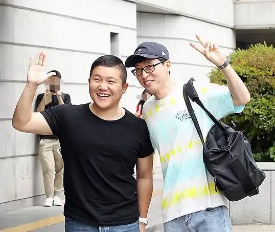 小柒很喜欢,因为他们中有人陪自己度过了青春~6位嘉宾是徐敏静,申智