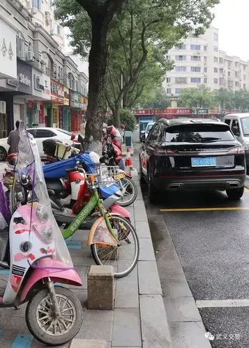 也都各归其位往日拥堵的东升路,交通越来越有秩序眼见着,城市以"肉眼"