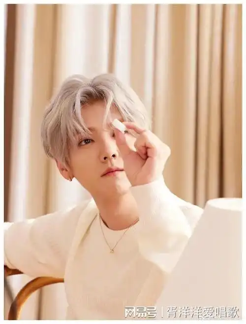 鹿晗面部变化引热议:年轻偶像的颜值真的"动"了吗?