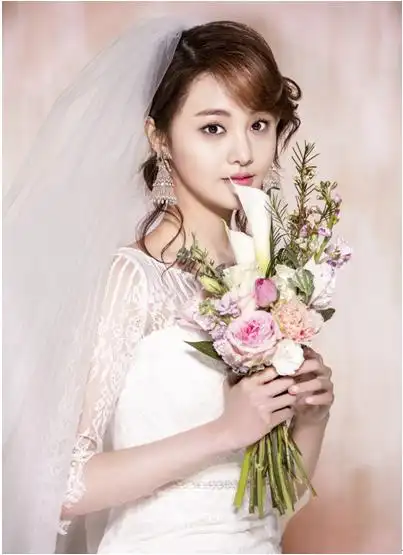 郑爽花仙子可爱婚纱照