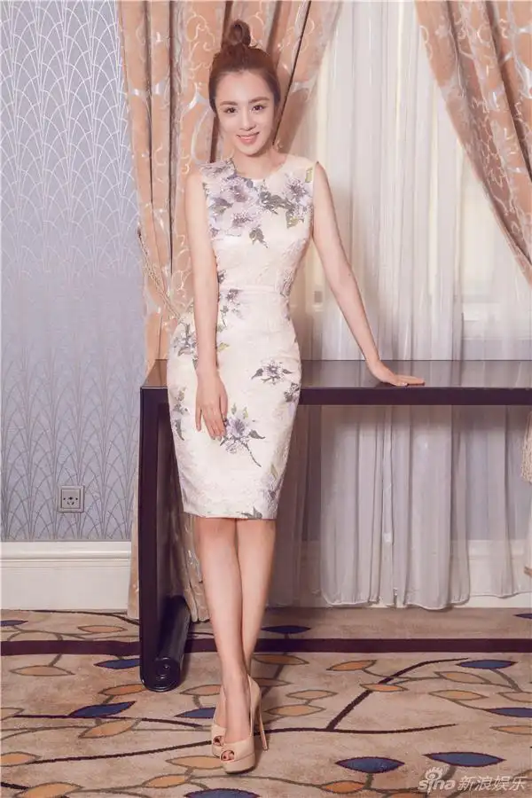 王晓晨曝旗袍复古大片身姿窈窕秀大长腿