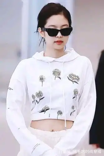 韩国女团jennie的街拍穿搭