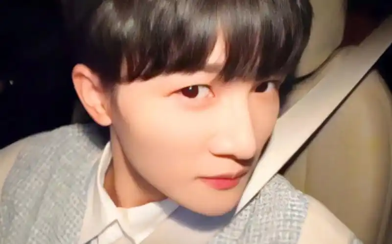 《周深老师可可爱爱的自拍们》