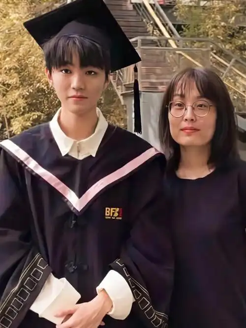 王俊凯清清白白毕业