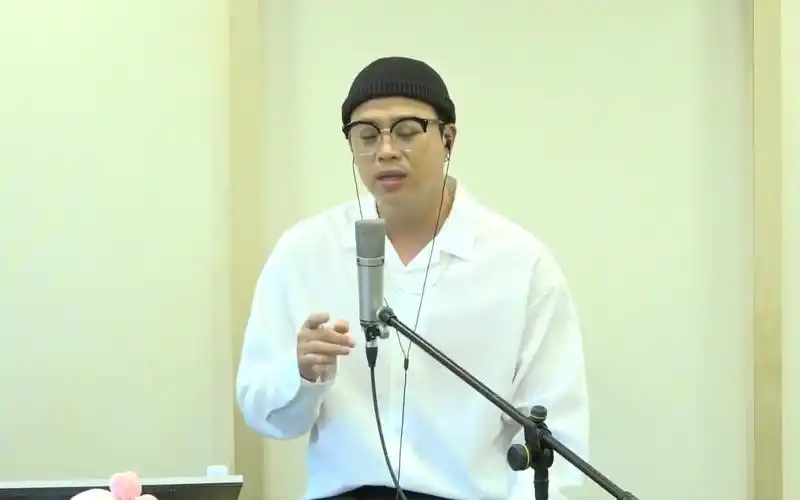 金润吉上电台节目演唱《兰花指》《拜托》《我这样爱你》_哔哩哔哩