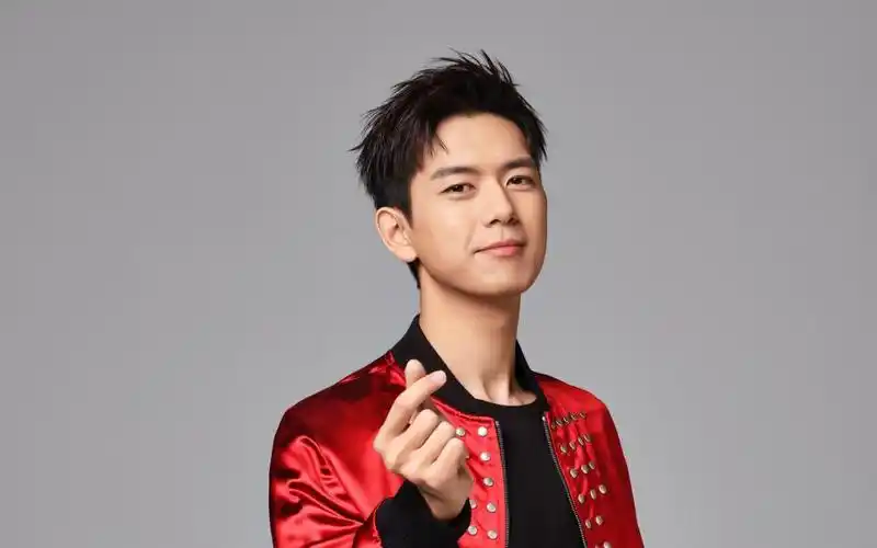 介时尚男神李现穿红衣服展现个人魅力电脑壁纸,无水印版现哥硬照来袭