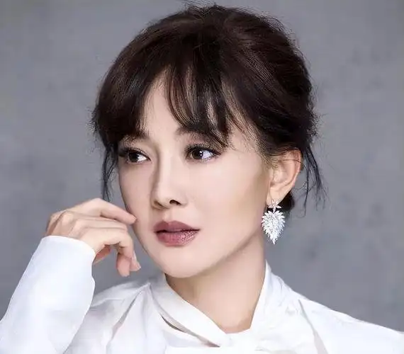 牛莉:在最好的年纪嫁给"普通男人"刘亚东,婚后生三孩美满幸福