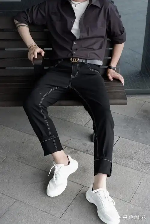 男士牛仔裤配什么皮带好