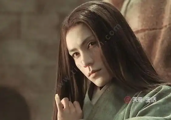 确定了礼法的存在,发式也是做了硬性的规定,成年男子要绾髻束发,也就