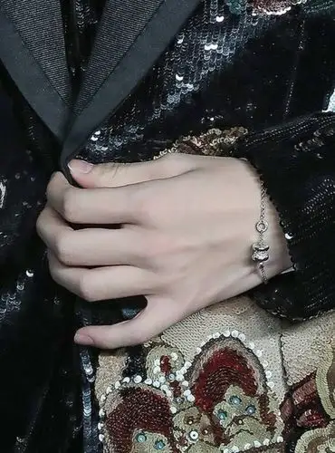 王俊凯的手你羡慕不来