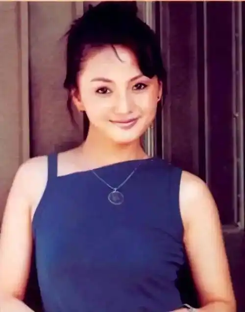 爆红时车祸身亡,父亲哥哥也走了,箫剑坚持扫墓至今