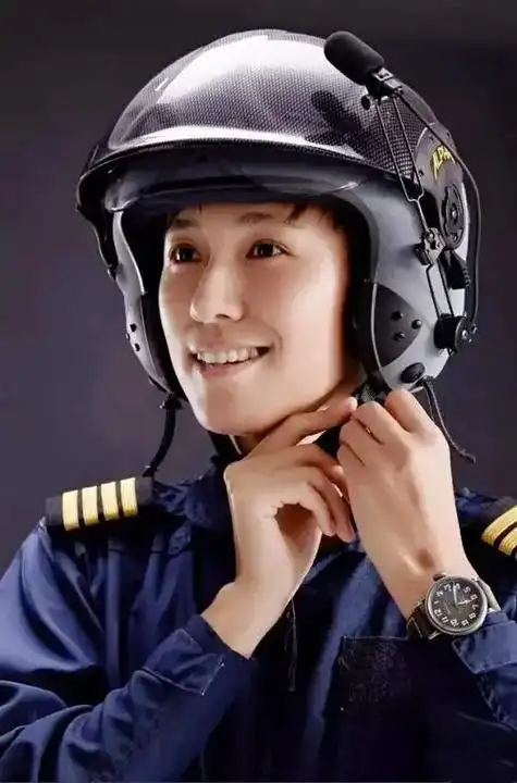 宋寅,这个女机长真飒!参加工作14年来,执行任务309起,救 - 抖音