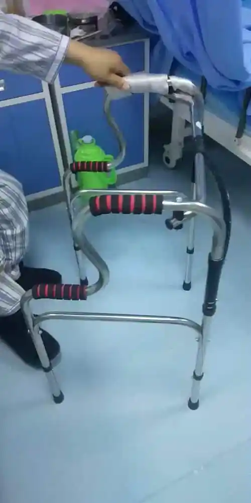 助行器老人步行走路助力辅助康复训练医院拐杖老年人扶手架残疾人 弯