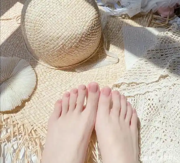 唯沙滩与美甲不可辜负,每个人都有自己心中最美的东西,虽然选择是秋季