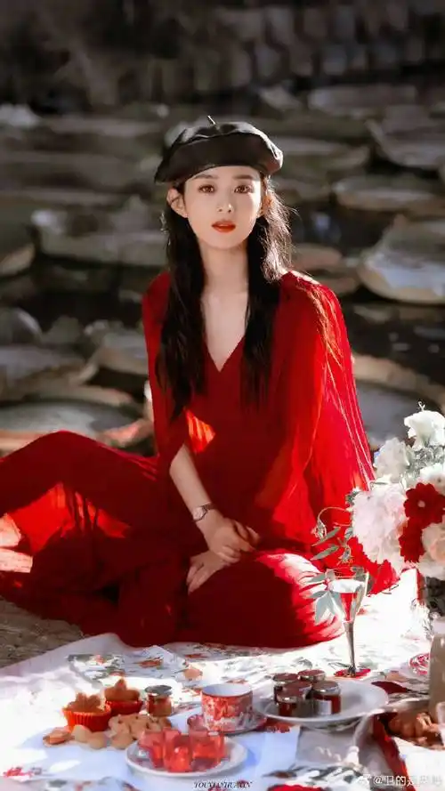 敬七月的清欢  祝颖@赵丽颖与虫7月顺利  静待行程图@赵丽颖工作室