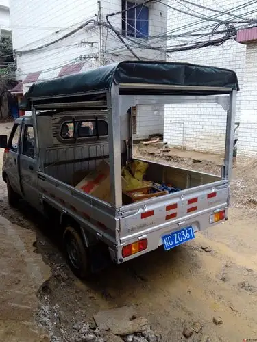 专业制作:活动式车棚,车厢(折叠易拆),雨棚,厂棚 ,活动板房,防盗网